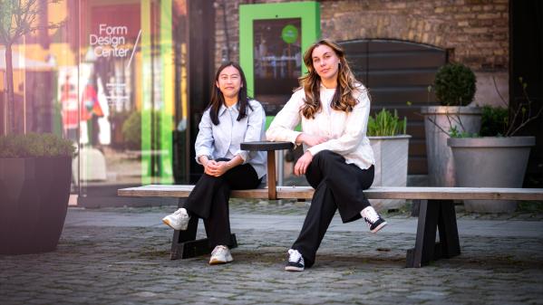 Bild på Viktoria Israelsson och Emma Broberg
