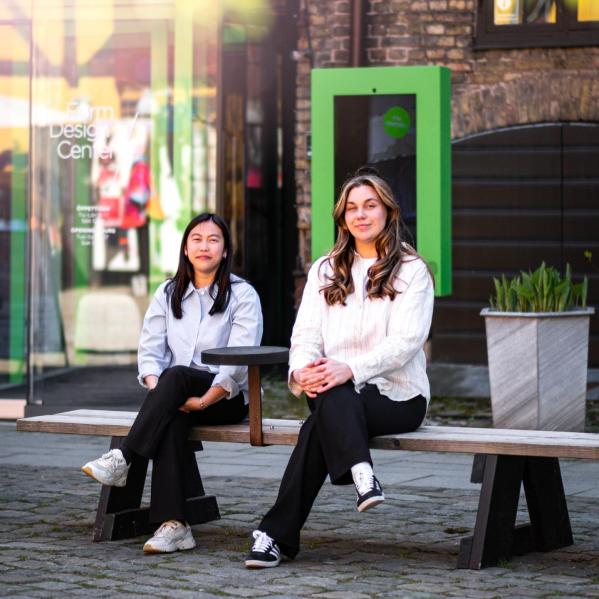 Bild på Viktoria Israelsson och Emma Broberg