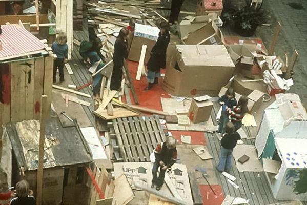 Bygglek på Hedmanska gården 1976.
